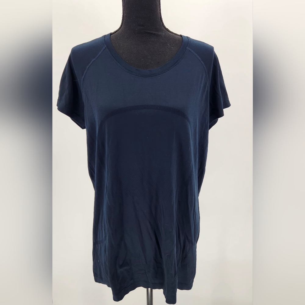 lululemon athletica | Run Swiftly Tech Short Sleeve Shirt | Blue | 16